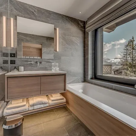 Luxury Chalet With Pool بيت للعطل